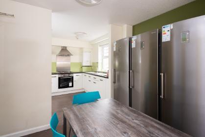 A band 3 shared bathroom kitchen in Halifax College. Example room layout. Actual layout and furnishings may vary. 